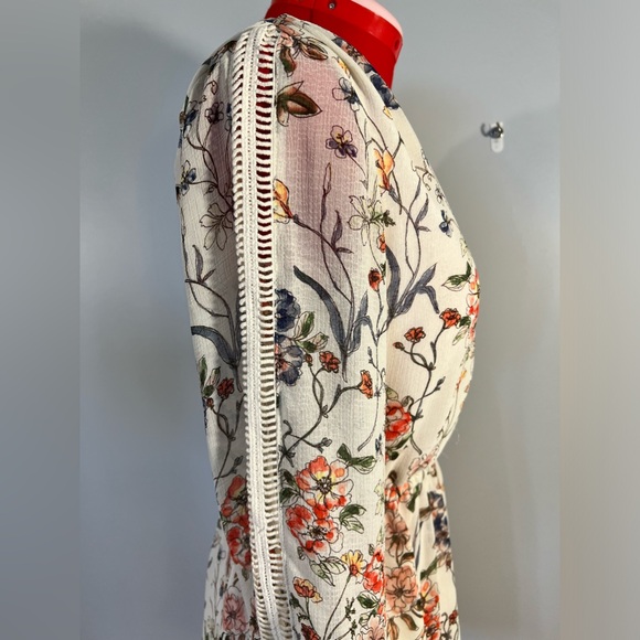 Flowy floral mini dress - Picture 10 of 11